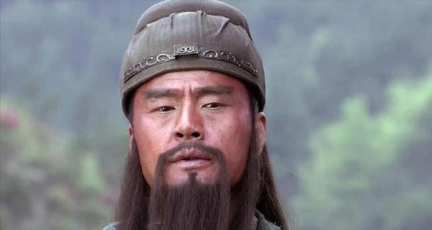 羽毛关刀的饲养方法（以宠物为主，从基础到高级一步步教你如何护理你的羽毛关刀）