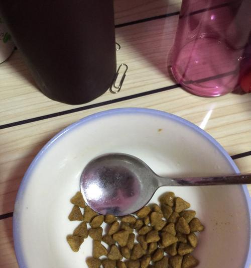狗狗每顿应该吃多少？（两种方法帮助您判断狗狗的饮食量）