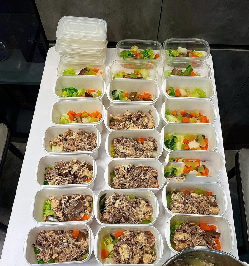 拉布拉多饮食指南（营养均衡的菜肴为您的爱犬）